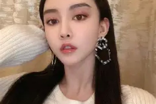易易紫曝明星翻红后会耍大牌:红了之后就会耍大牌身边有很多 易易紫曝明星翻红后会耍大牌:红了之后就会耍大牌身边有很多